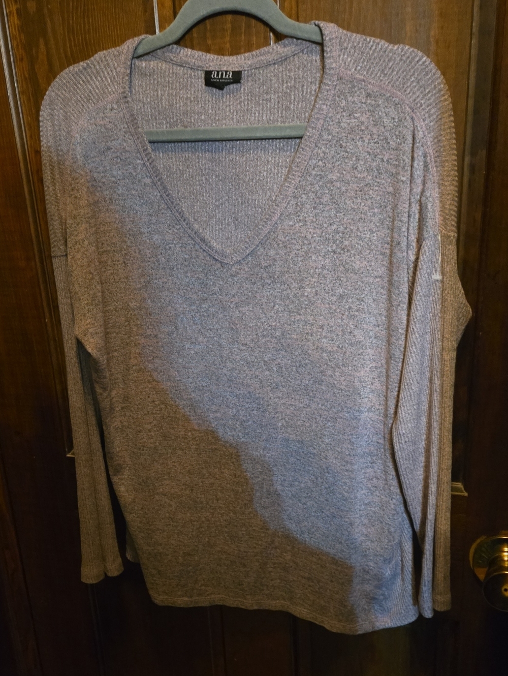 a.n.a Ribbed V-Neck Sweater in Dusty Mauve